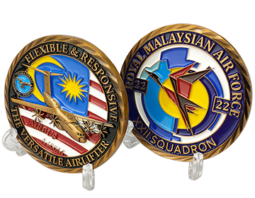 Wholesale personalizado Royal Malasian Navy Souvenir Challenge Coin con caja de acrílico